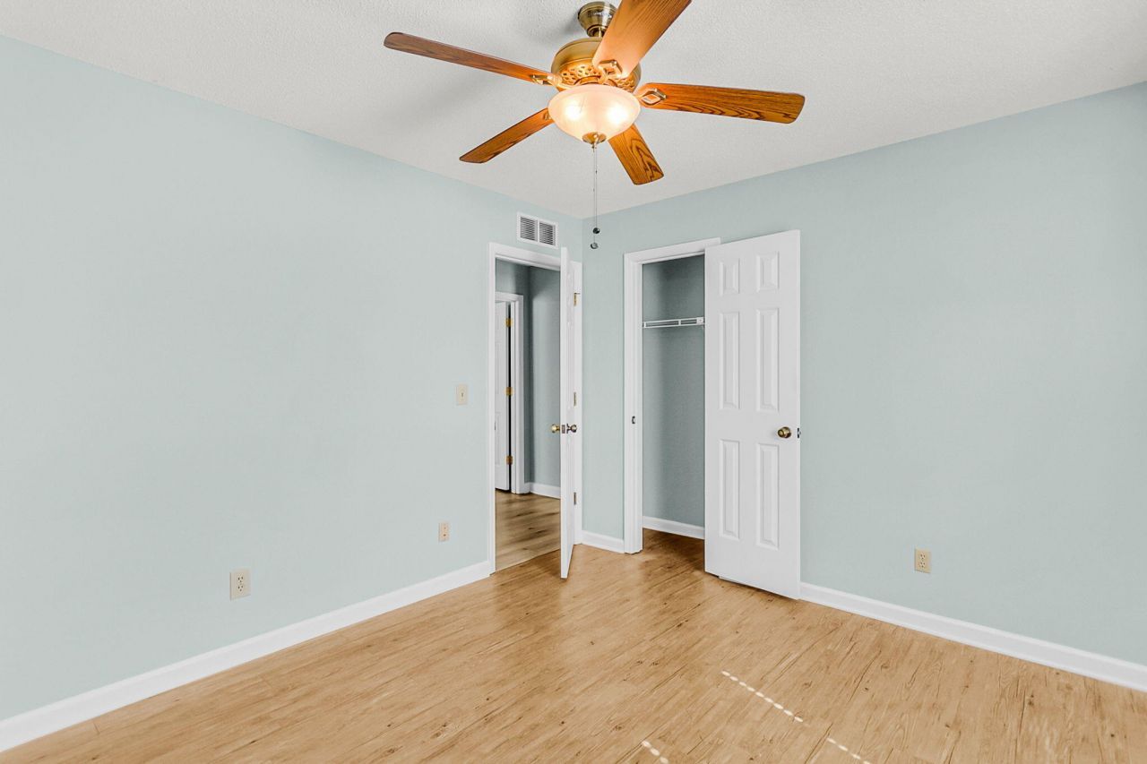 101 Hialeah Court Photo 28