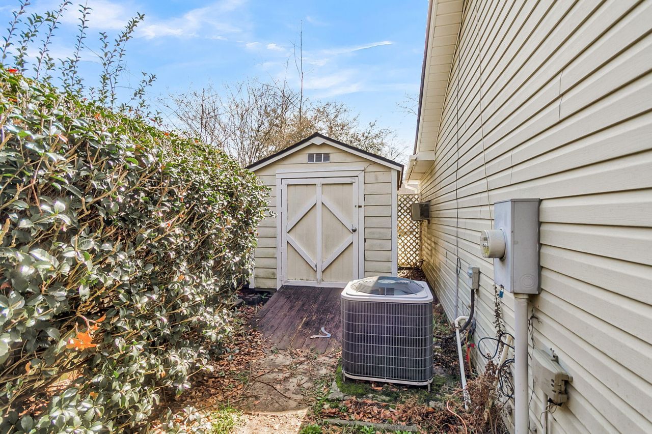 101 Hialeah Court Photo 33