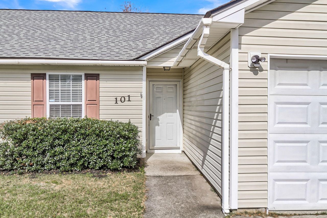 101 Hialeah Court Photo 4