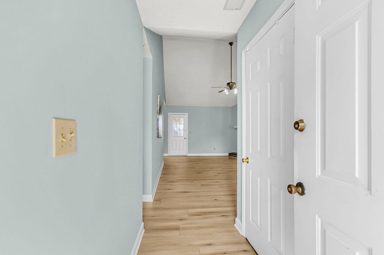 101 Hialeah Court Photo 6