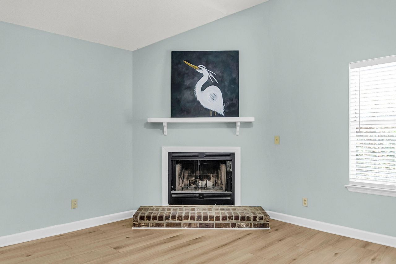 101 Hialeah Court Photo 7