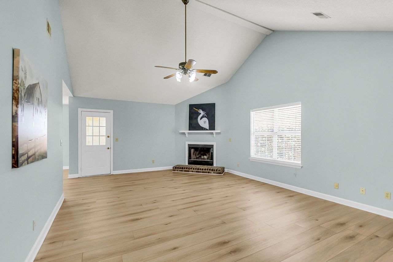 101 Hialeah Court Photo 8