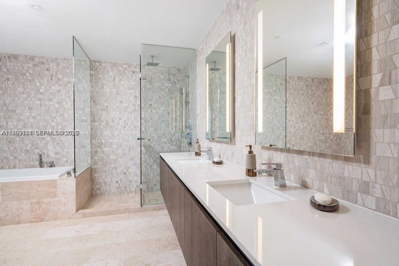 68 SE 6th St , Unit 2807, Miami, FL 33131 Photo