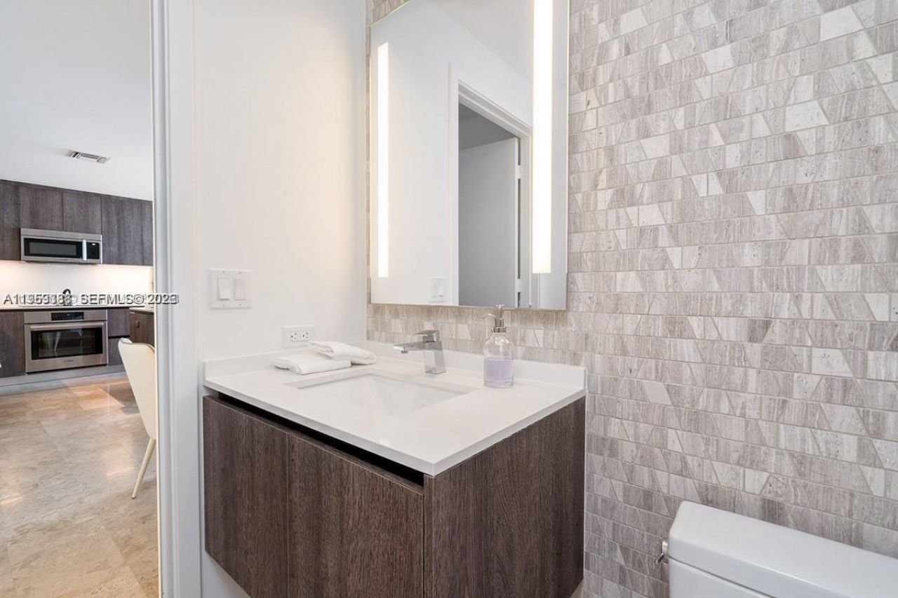 68 SE 6th St , Unit 2807, Miami, FL 33131 Photo