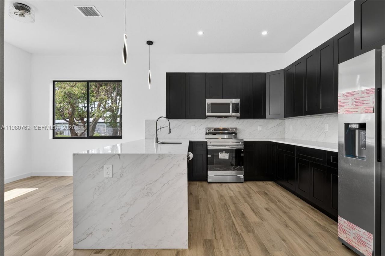 3040 NW 24th St , Fort Lauderdale, FL 33311 Photo