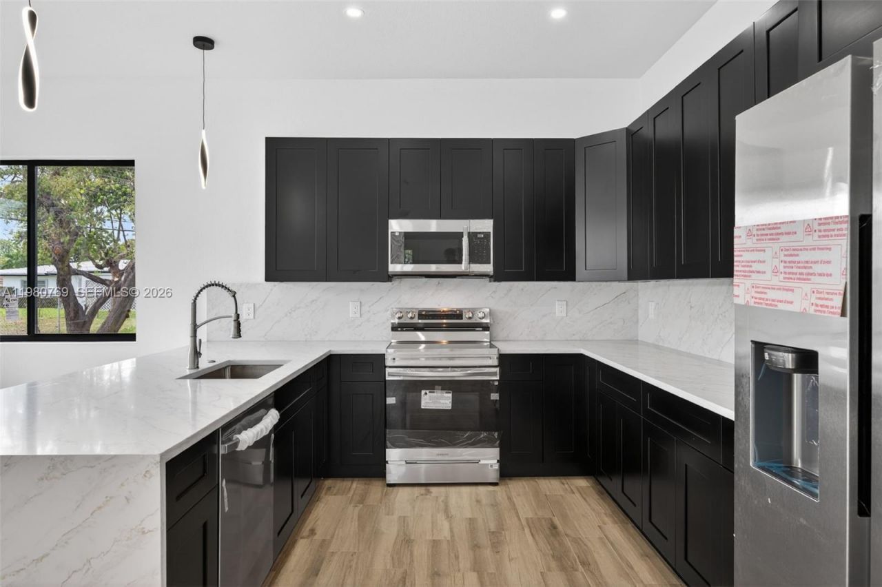 3040 NW 24th St , Fort Lauderdale, FL 33311 Photo