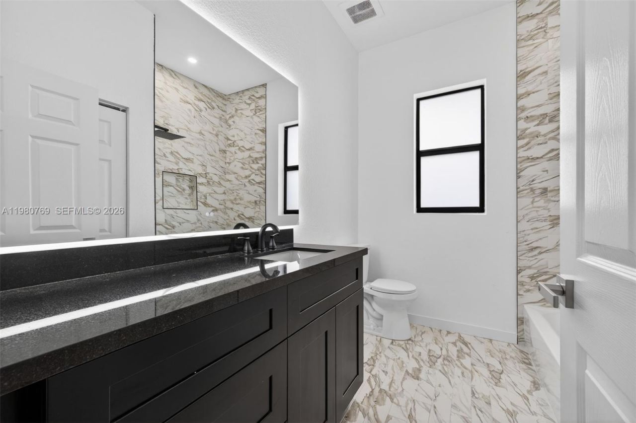 3040 NW 24th St , Fort Lauderdale, FL 33311 Photo