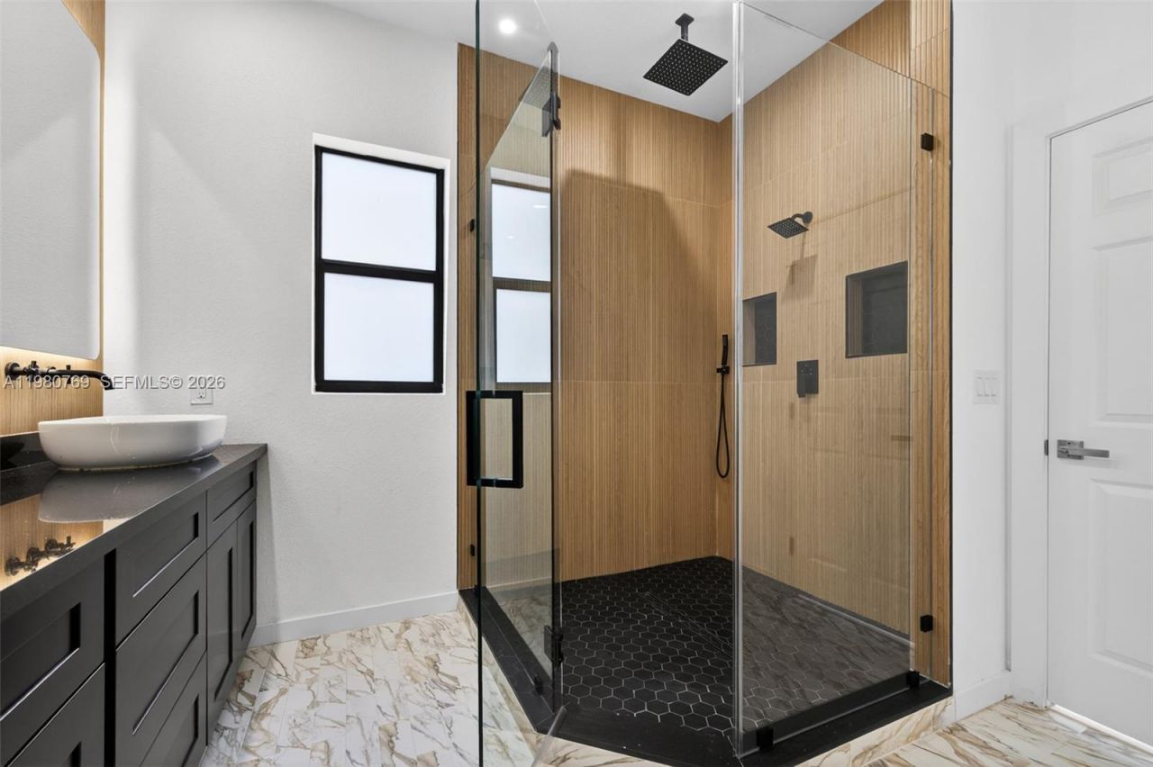 3040 NW 24th St , Fort Lauderdale, FL 33311 Photo