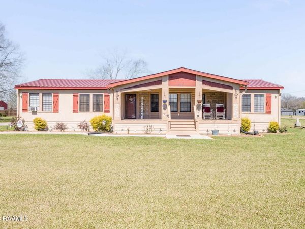 611 Saint Clair Road, Breaux Bridge, LA 70517