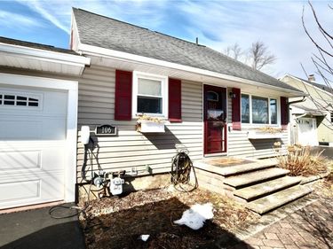 106 Pinewood Drive, Liverpool, NY 13090