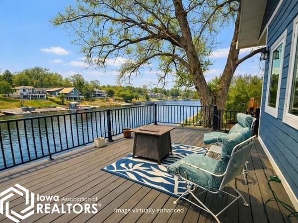 2141 S Lakeshore Drive, Brooklyn, IA 52211