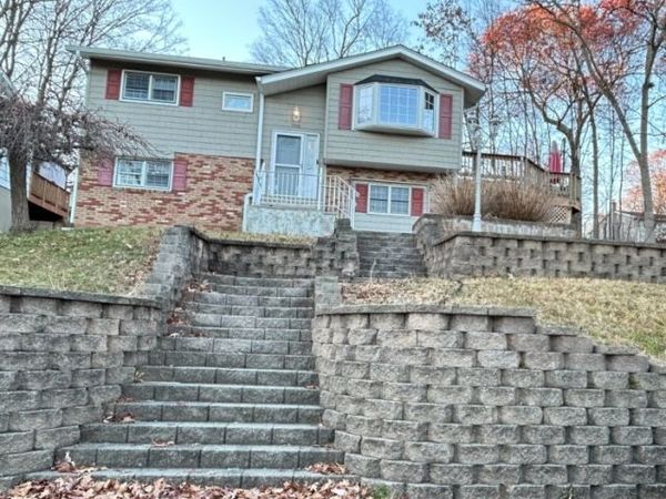 110 Metro Trl, Hopatcong, NJ 07843