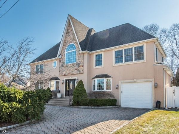 18 Stonycroft Rd, Wayne, NJ 07470