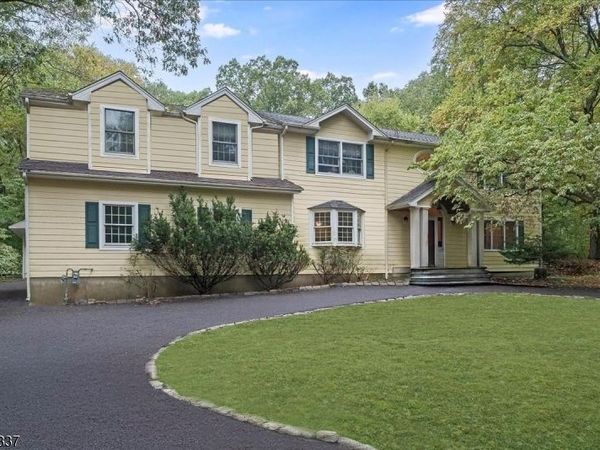 240 Ottowa Ln, Franklin Lakes, NJ 07417