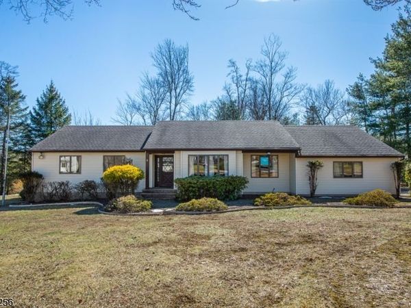 6 Darlene Ct, Randolph, NJ 07869