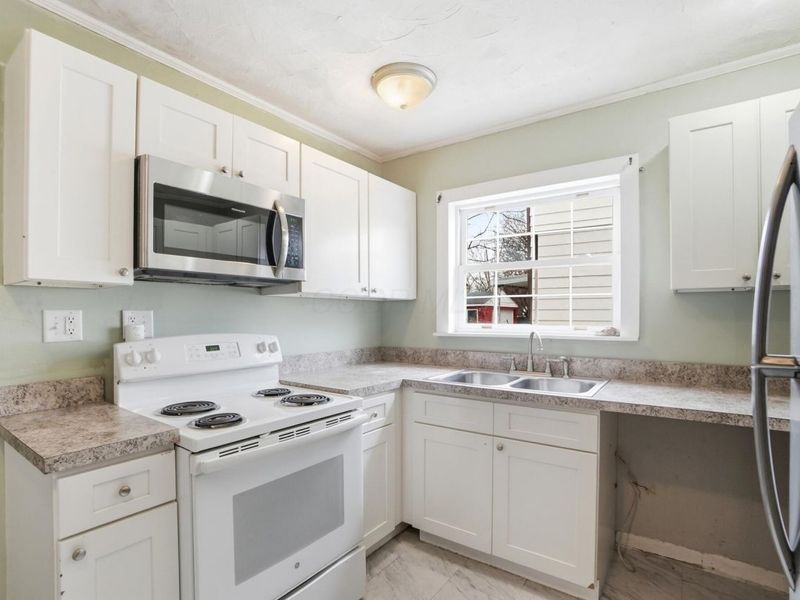 2054 Jermain Drive, Columbus, OH 43219 Photo 12