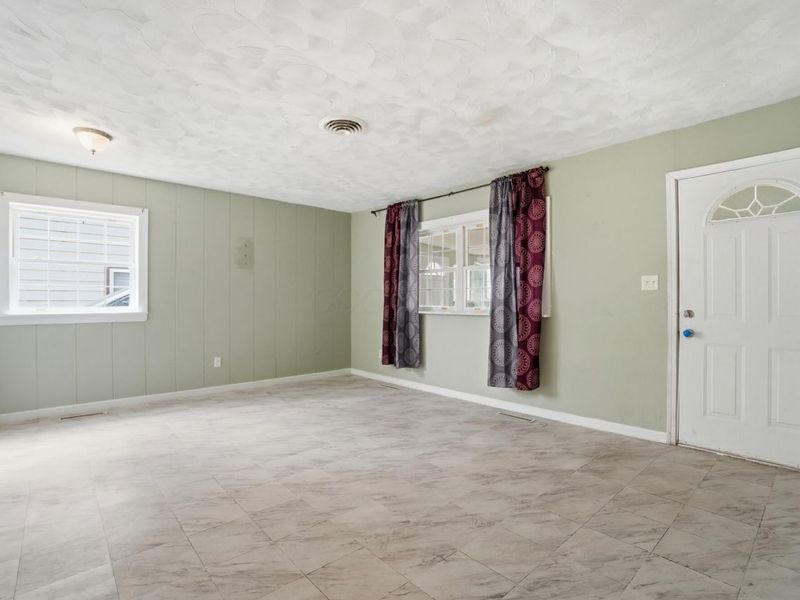 2054 Jermain Drive, Columbus, OH 43219 Photo 9