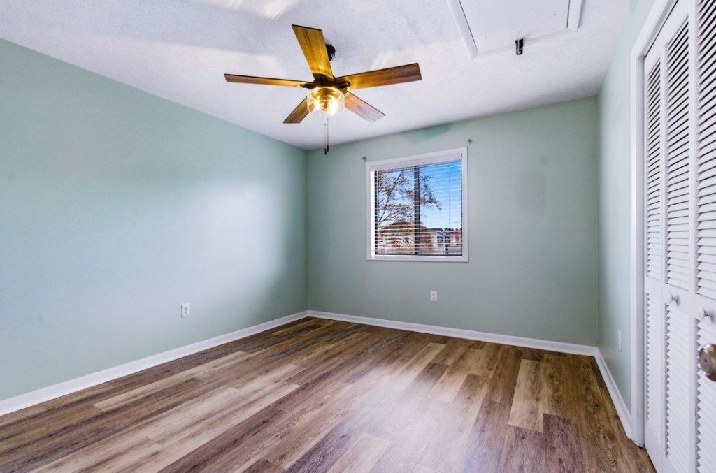 500 Fairway Ln. Photo 11