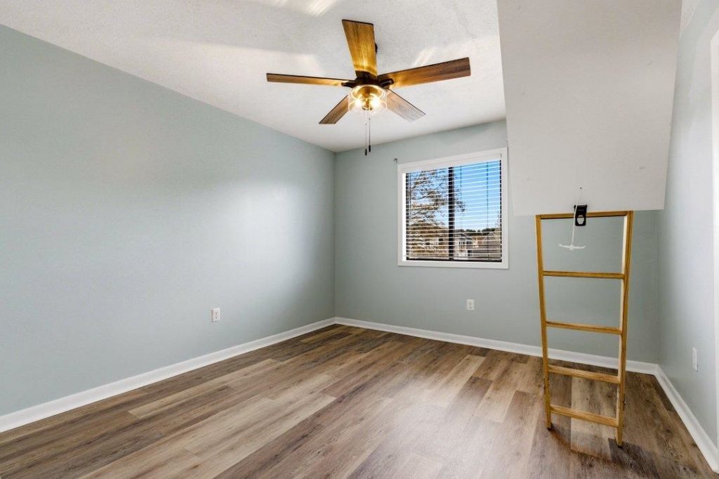 500 Fairway Ln. Photo 12