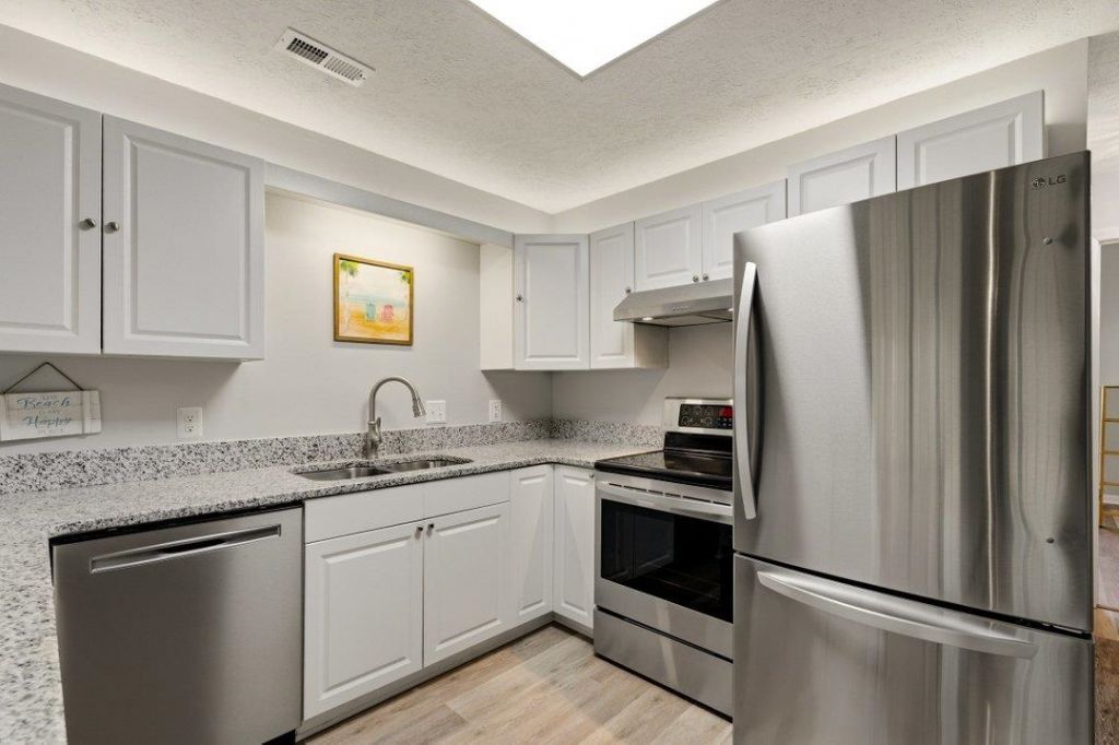 500 Fairway Ln. Photo 6