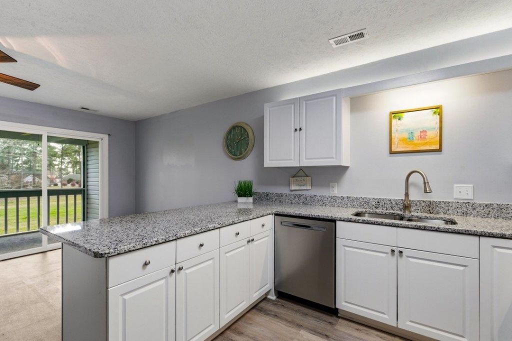 500 Fairway Ln. Photo 7