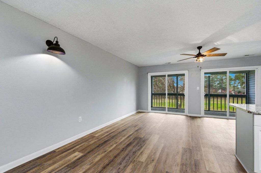 500 Fairway Ln. Photo 8