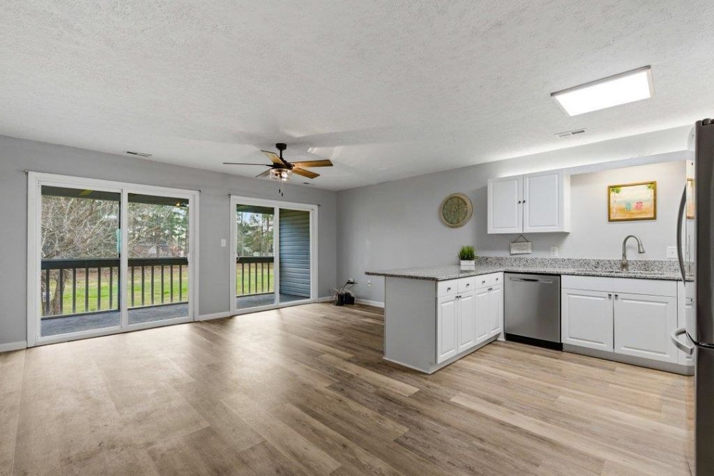 500 Fairway Ln. Photo 9