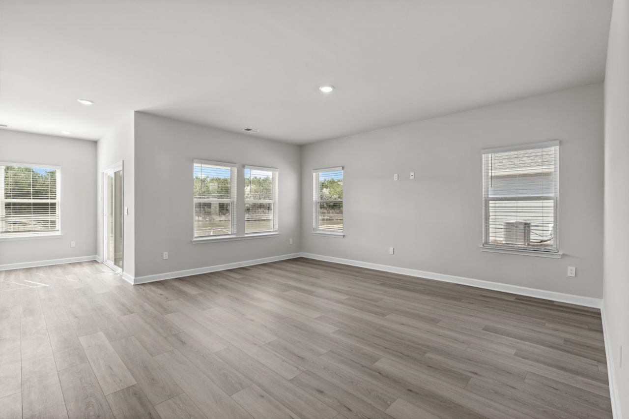 205 Evergreen St. Photo 10