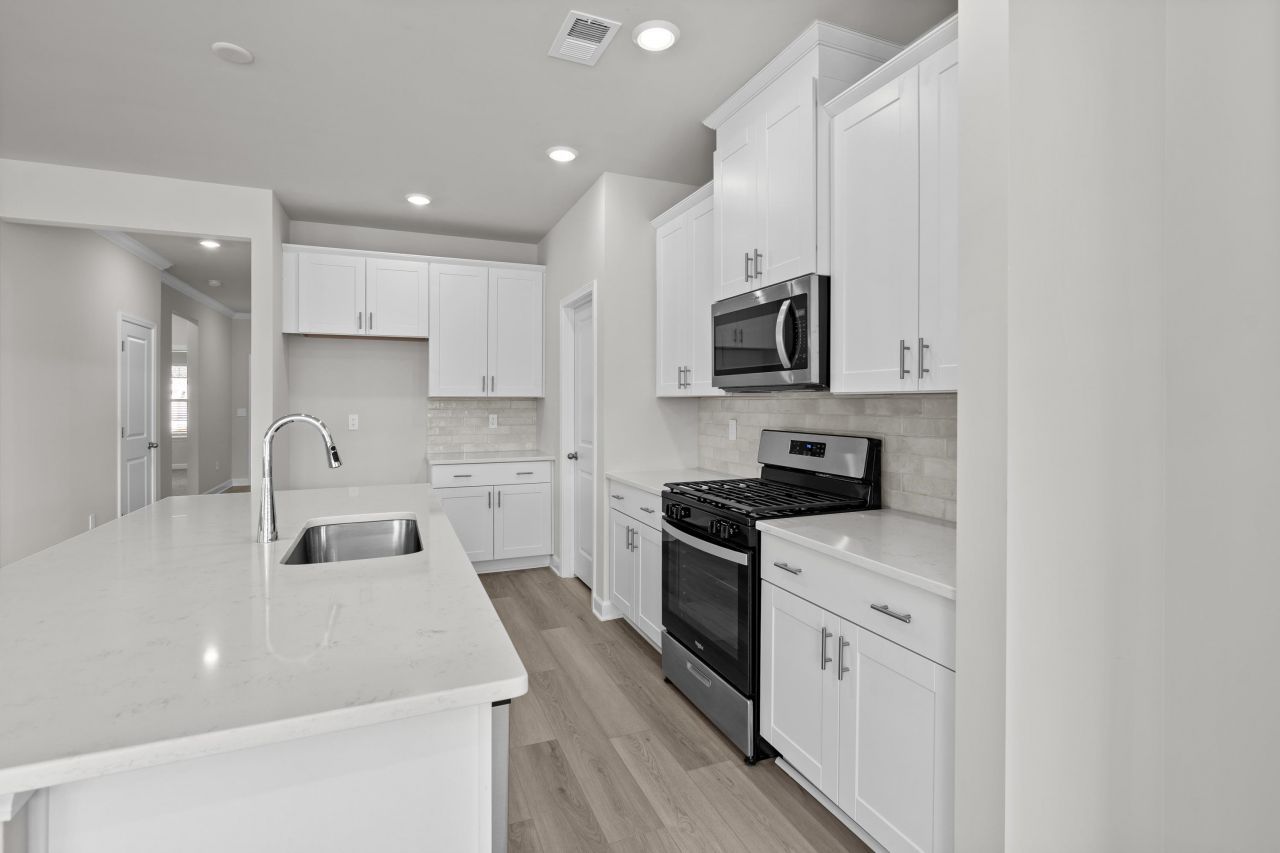 205 Evergreen St. Photo 14