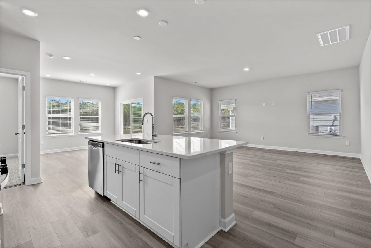 205 Evergreen St. Photo 15