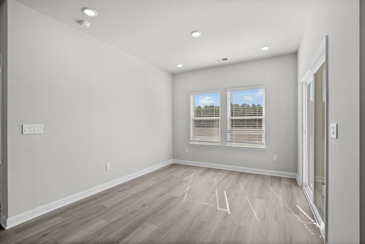 205 Evergreen St. Photo 16