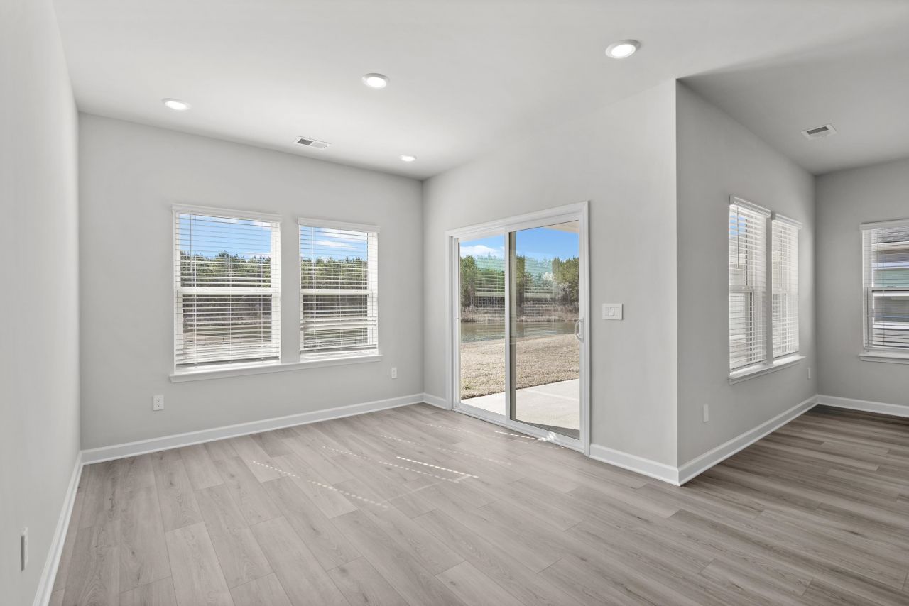 205 Evergreen St. Photo 17