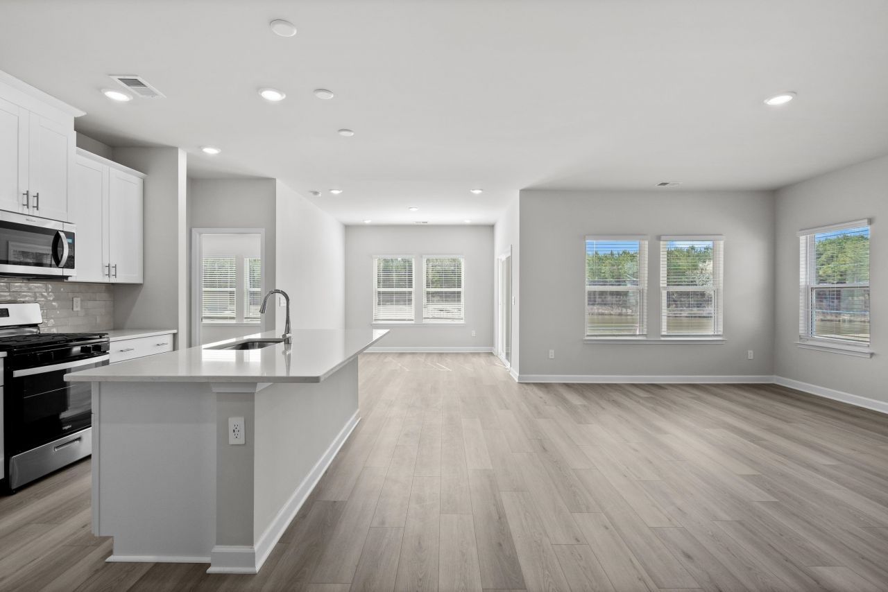 205 Evergreen St. Photo 9