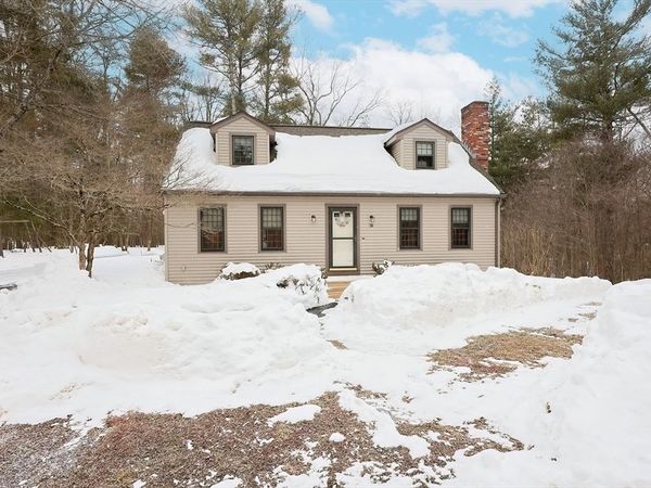 20 Vine St, Douglas, MA 01516