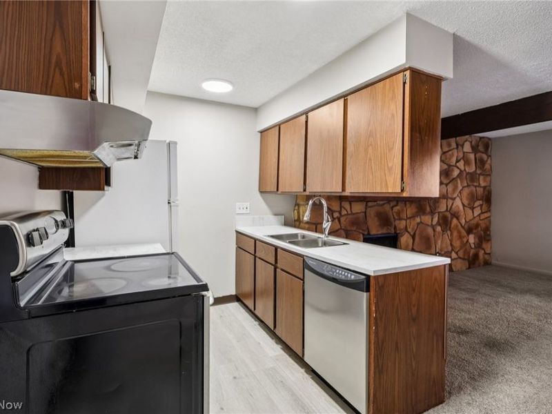 1581 Treetop Trail , Unit 26, Akron, OH 44313 Photo 9