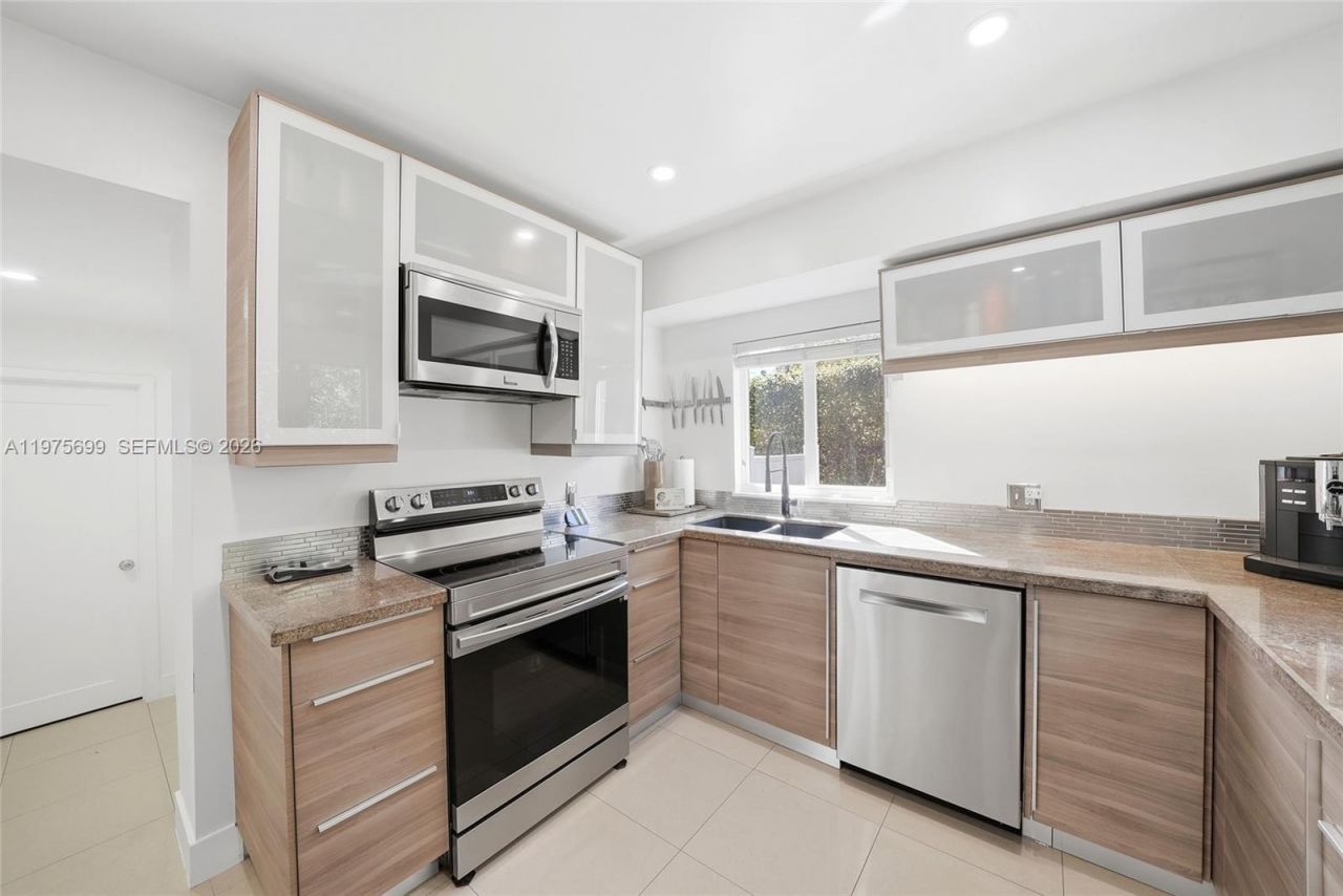 2190 SW 20th St, Miami, FL 33145 Photo