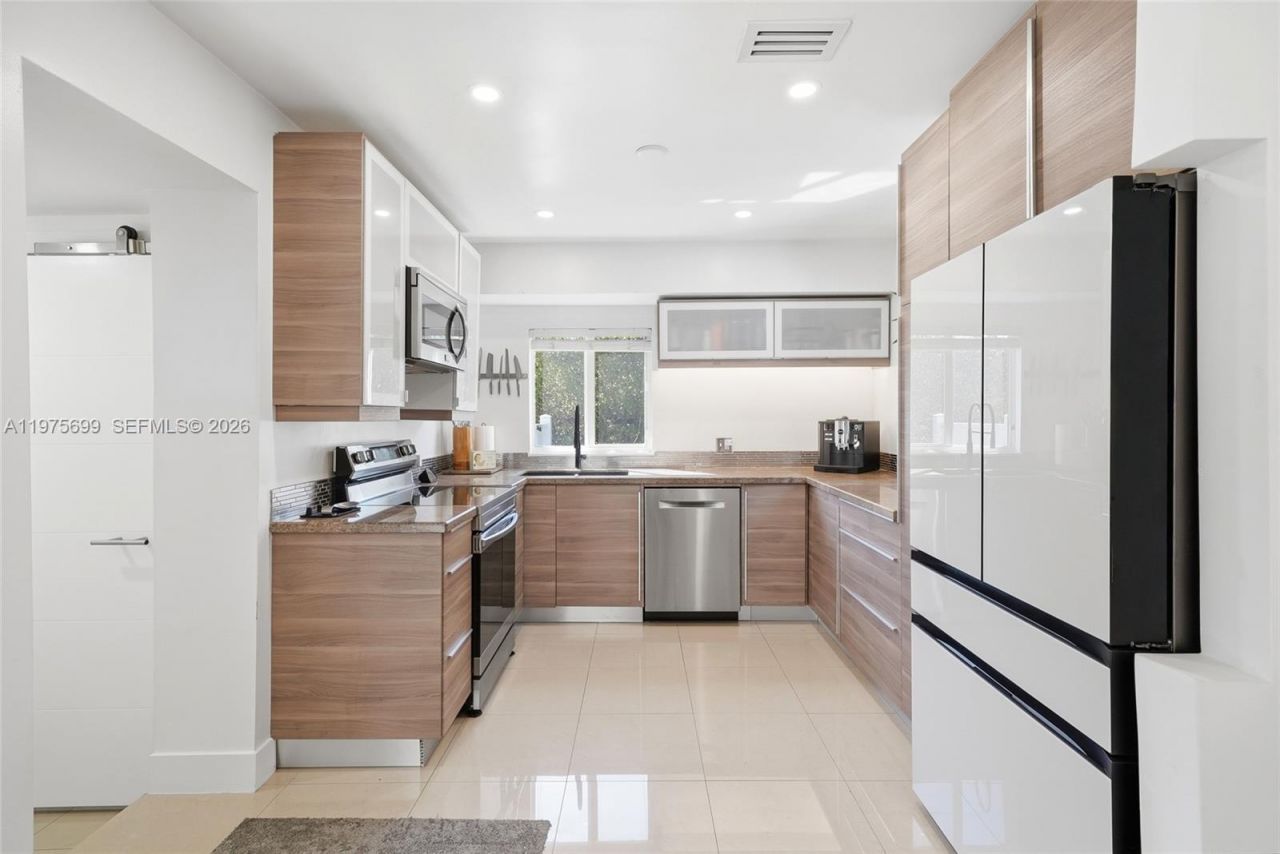 2190 SW 20th St, Miami, FL 33145 Photo