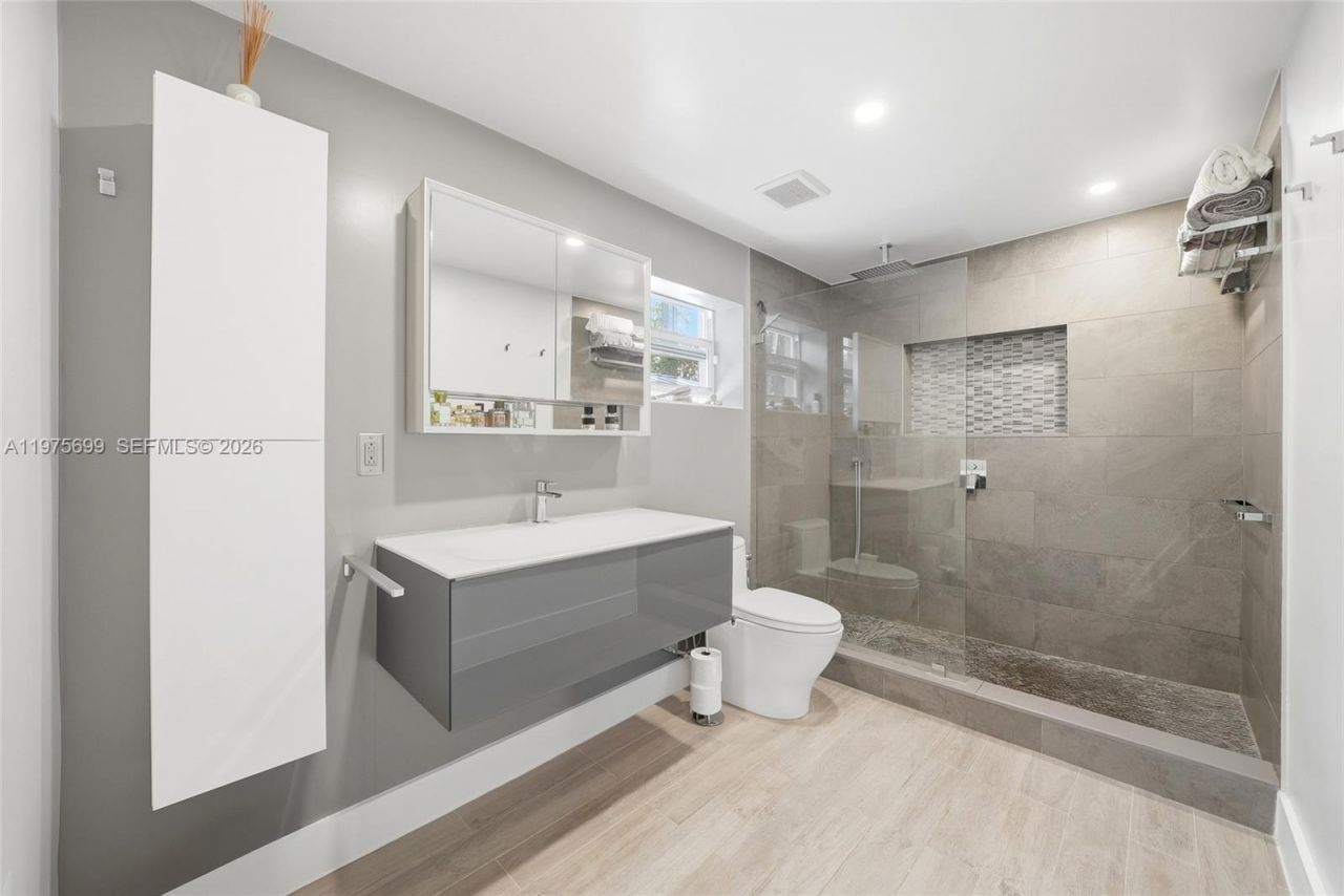 2190 SW 20th St, Miami, FL 33145 Photo