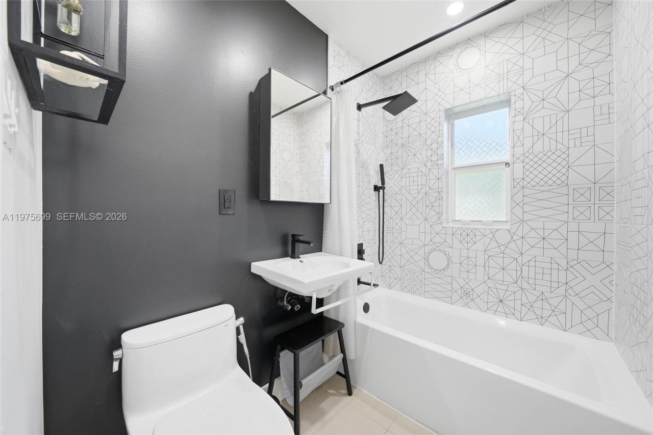 2190 SW 20th St, Miami, FL 33145 Photo