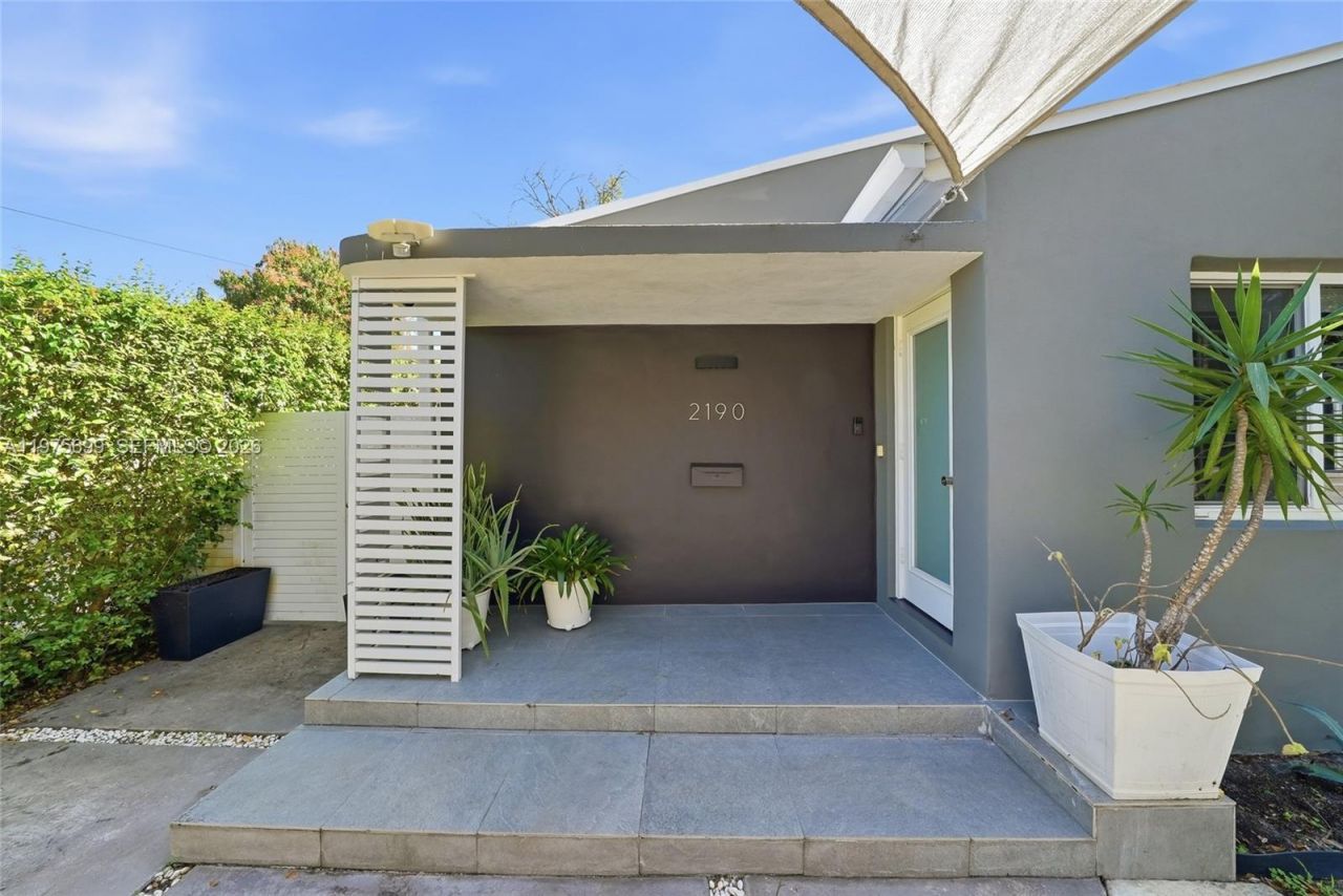 2190 SW 20th St , Miami, FL 33145 Photo