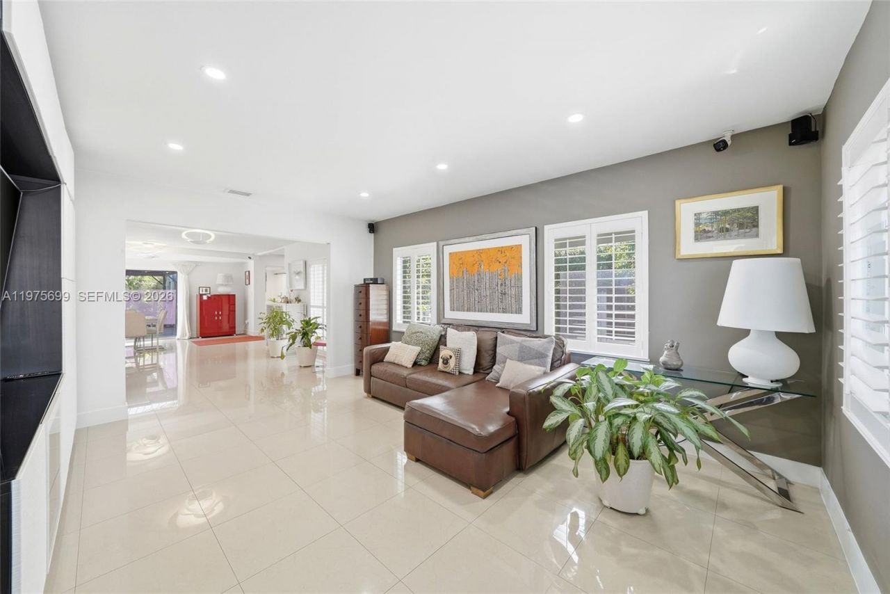 2190 SW 20th St, Miami, FL 33145 Photo