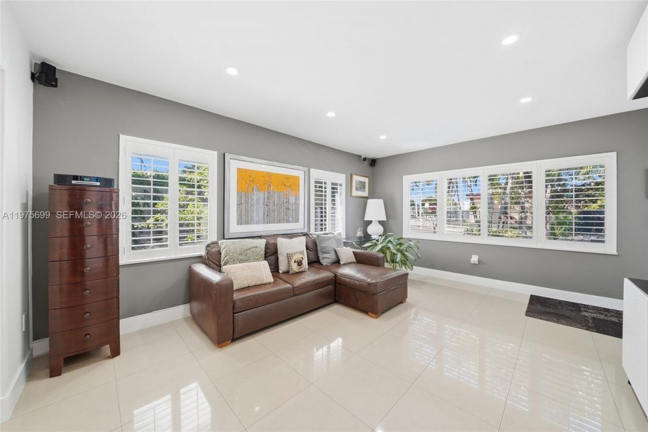 2190 SW 20th St, Miami, FL 33145 Photo