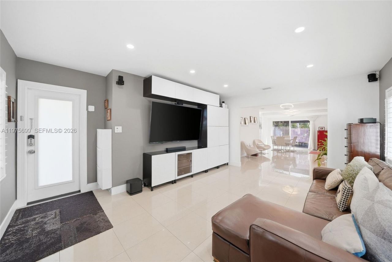 2190 SW 20th St, Miami, FL 33145 Photo