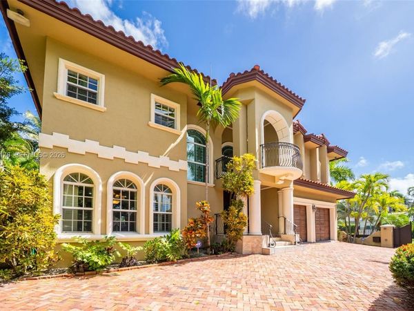 4501 N Bay Rd , Miami Beach, FL 33140