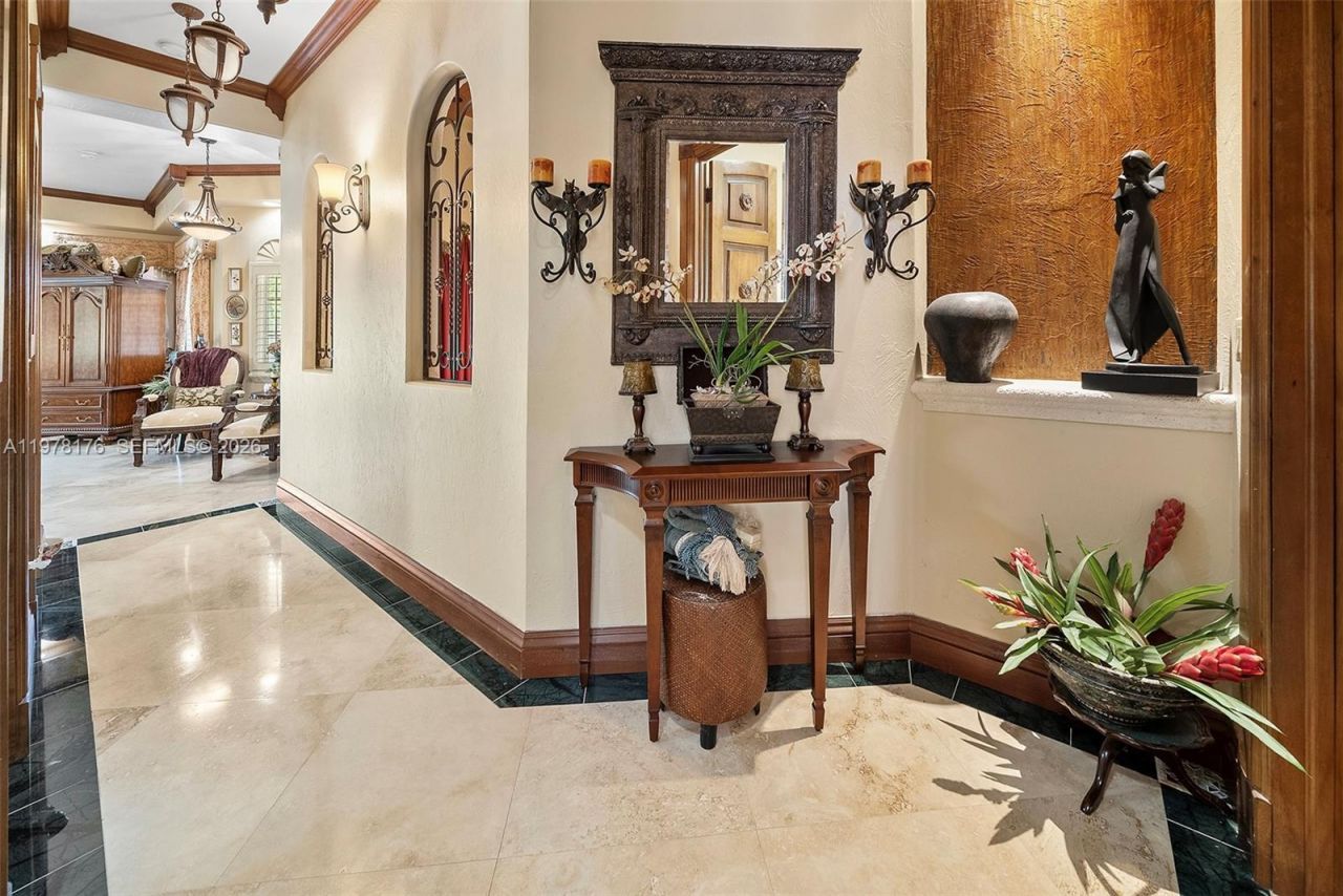 4501 N Bay Rd , Miami Beach, FL 33140 Photo