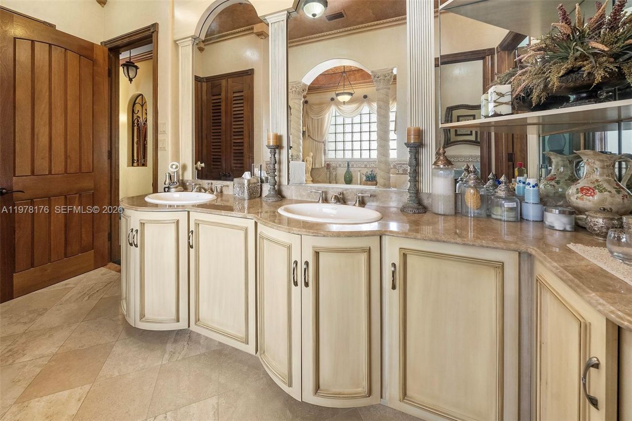 4501 N Bay Rd , Miami Beach, FL 33140 Photo