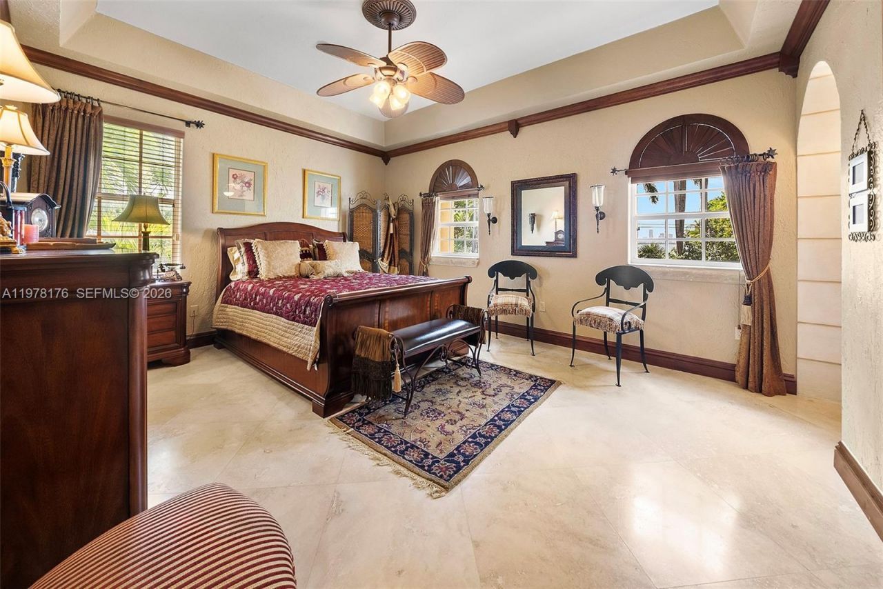 4501 N Bay Rd , Miami Beach, FL 33140 Photo