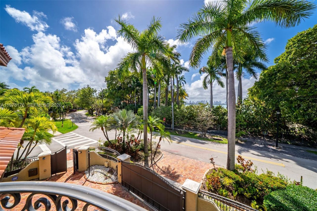 4501 N Bay Rd , Miami Beach, FL 33140 Photo