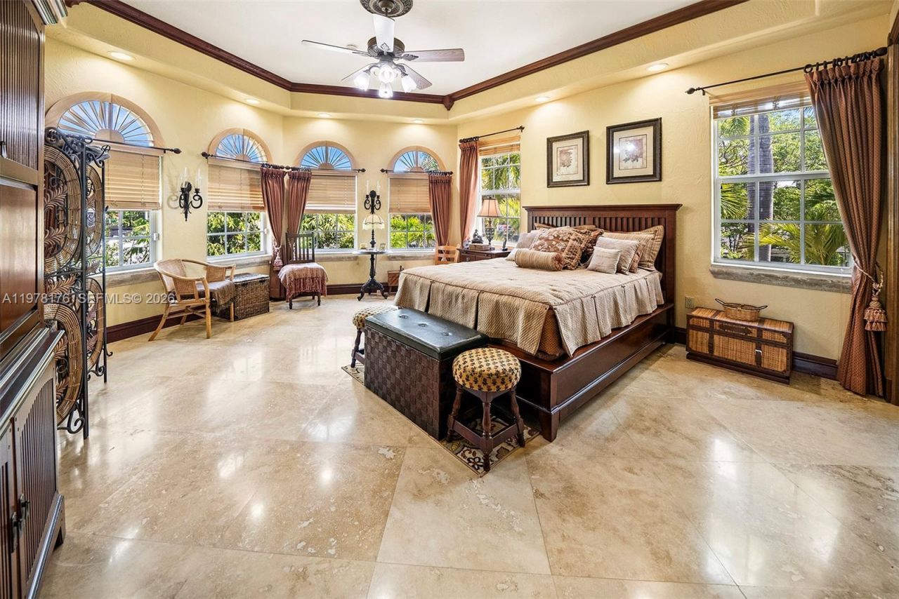 4501 N Bay Rd , Miami Beach, FL 33140 Photo