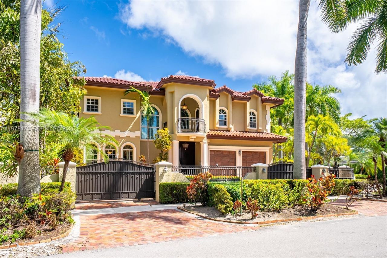 4501 N Bay Rd , Miami Beach, FL 33140 Photo